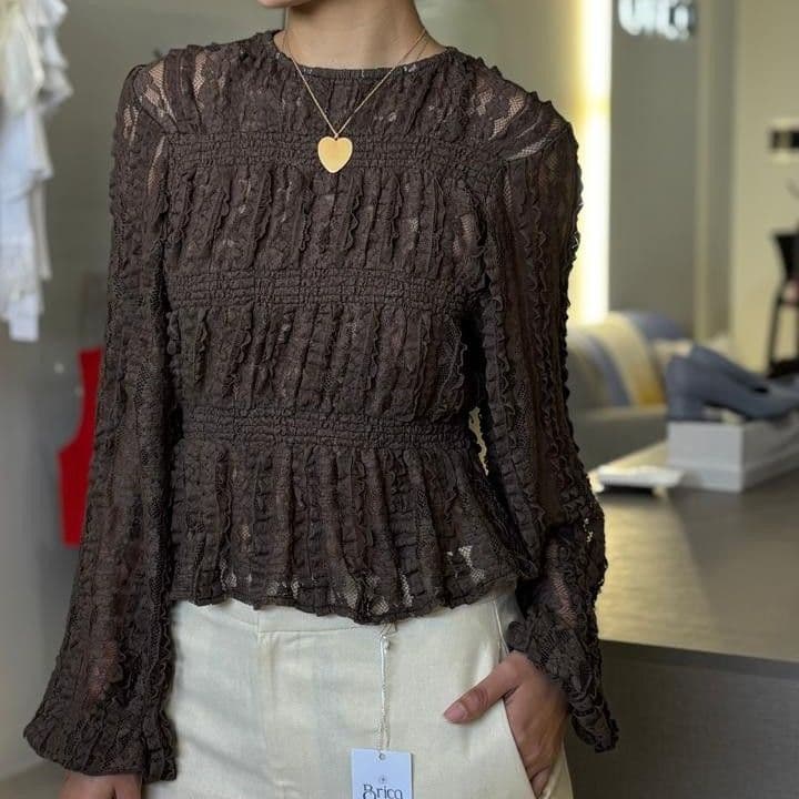 Blusa mangas largas de encaje
